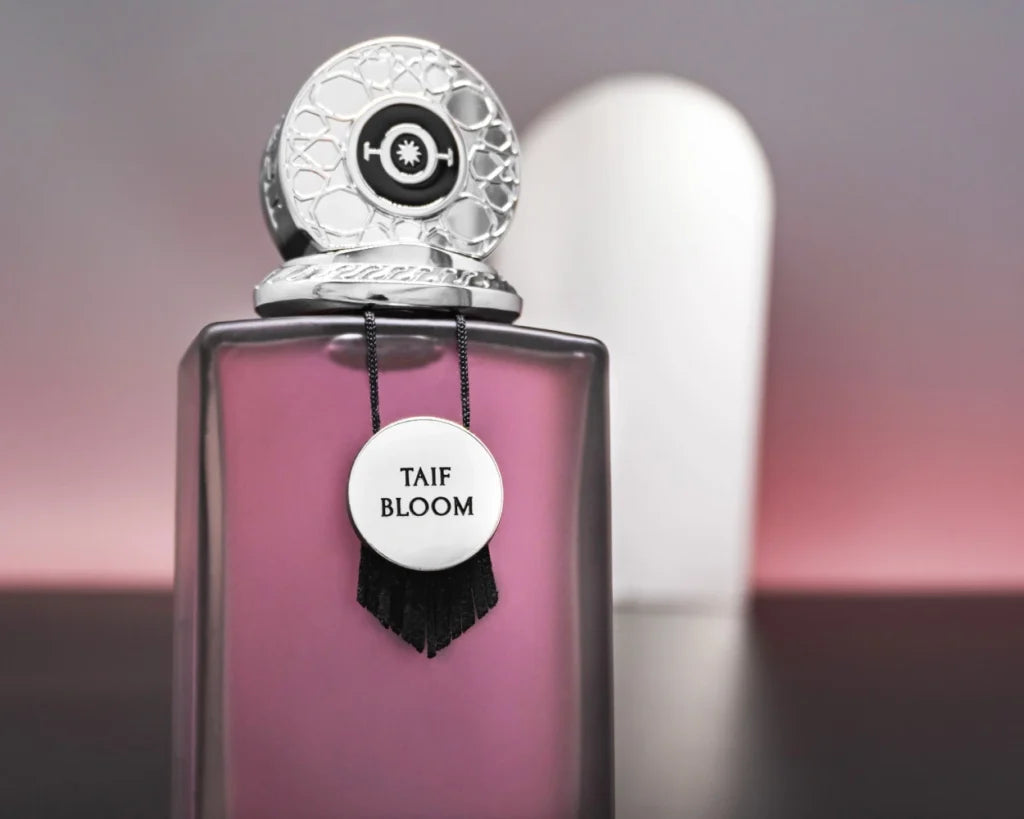 The Orientalist Taif Bloom - dettaglio della placca del flacone